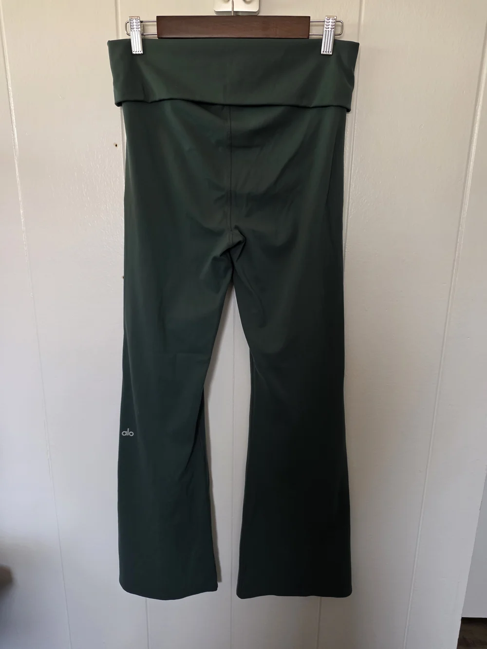 ALO Softsculpt Foldover Flare Legging Short EUC Size M